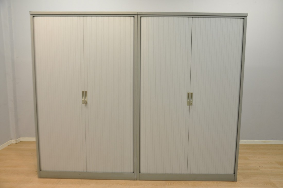 LOT de 2 très belles armoires métalliques à volets 120x195 cm TDS